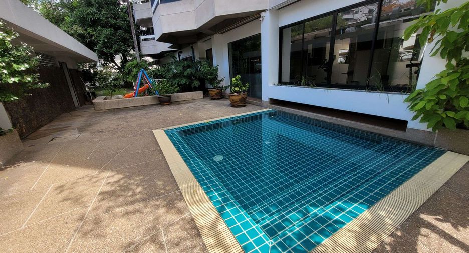 À louer 3 chambres condo à Khlong Toei, Bangkok