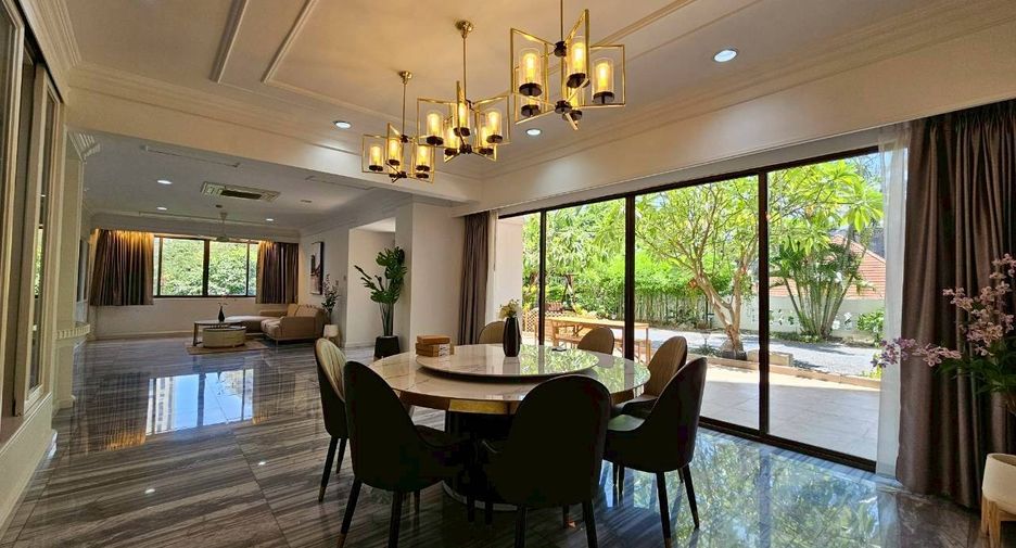 Condo en alquiler de 4 habitaciones en Watthana, Bangkok