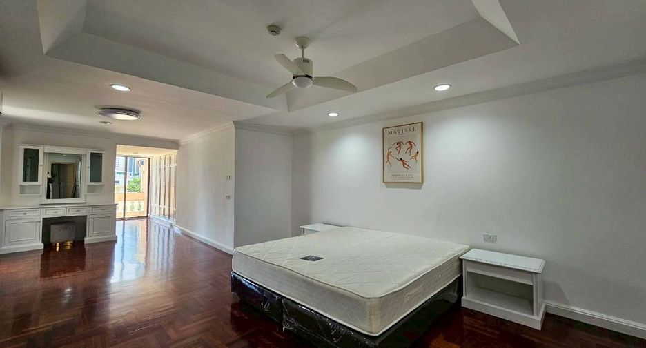 Condo en alquiler de 4 habitaciones en Watthana, Bangkok
