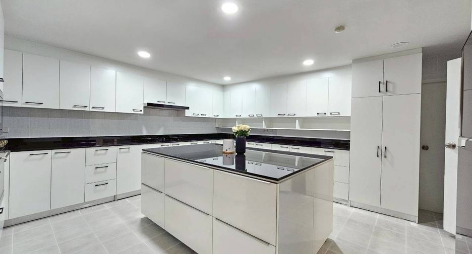 Wohnung zur Miete mit 4 Zimmer in Watthana, Bangkok