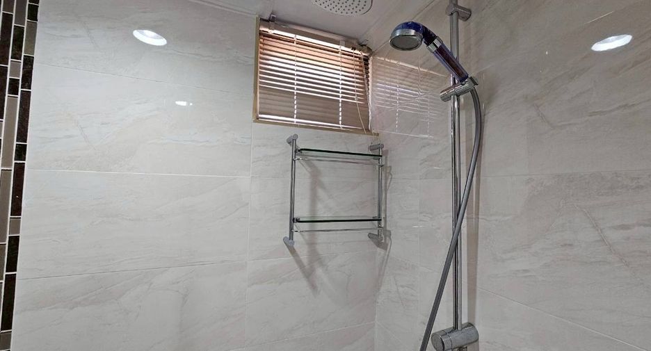 Condo en alquiler de 4 habitaciones en Watthana, Bangkok