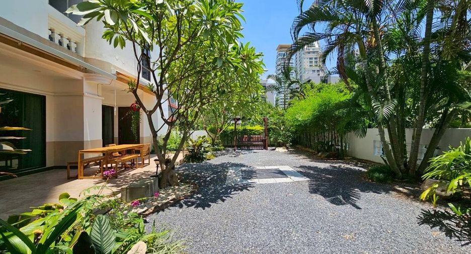 Condo en alquiler de 4 habitaciones en Watthana, Bangkok