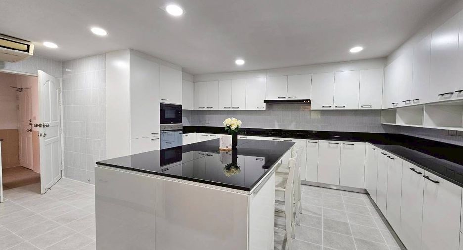 Condo en alquiler de 4 habitaciones en Watthana, Bangkok