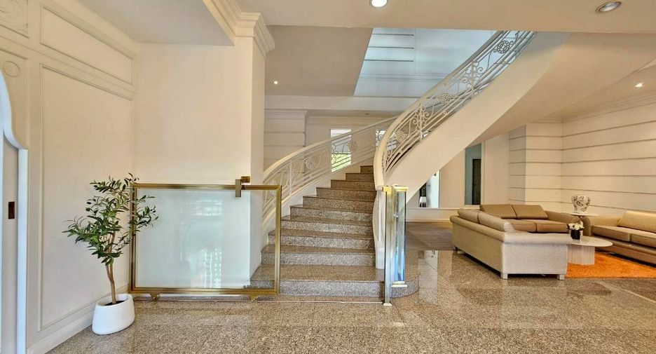 Condo en alquiler de 4 habitaciones en Watthana, Bangkok