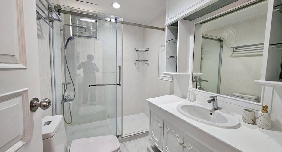 Condo en alquiler de 4 habitaciones en Watthana, Bangkok