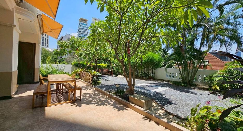 Condo en alquiler de 4 habitaciones en Watthana, Bangkok
