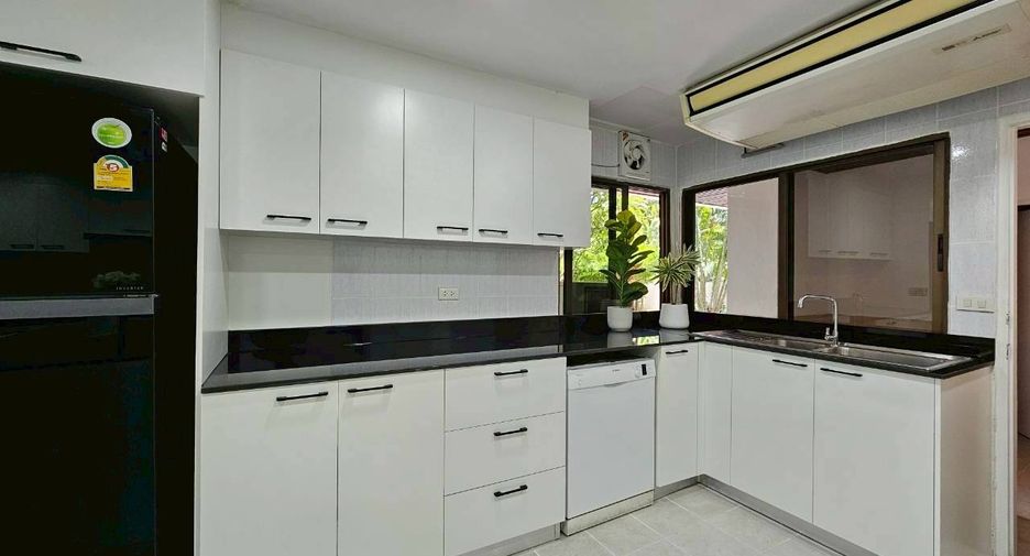 Condo en alquiler de 4 habitaciones en Watthana, Bangkok