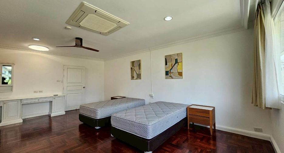 Condo en alquiler de 4 habitaciones en Watthana, Bangkok