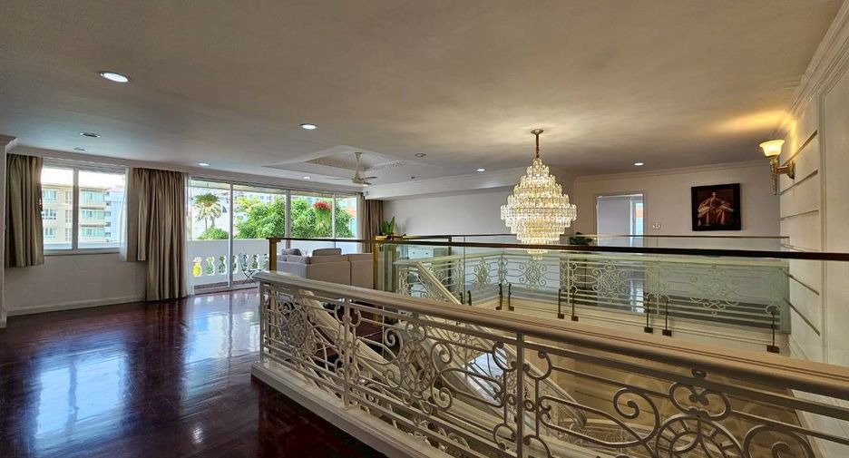 Condo en alquiler de 4 habitaciones en Watthana, Bangkok