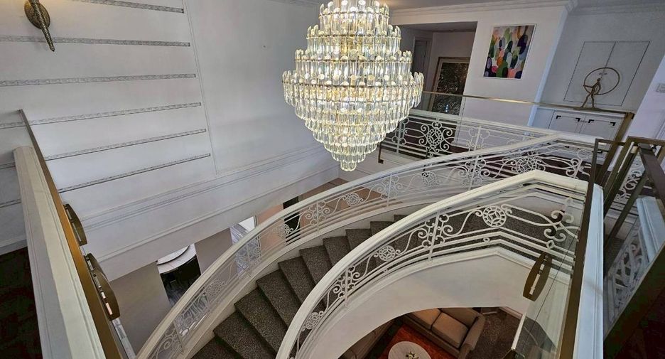 Condo en alquiler de 4 habitaciones en Watthana, Bangkok