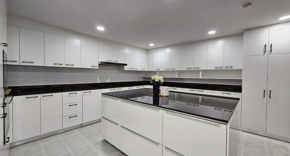 Condo en alquiler de 4 habitaciones en Watthana, Bangkok