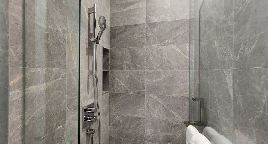 Wohnung zur Miete und zum Kauf mit 2 Zimmer in Pathum Wan, Bangkok