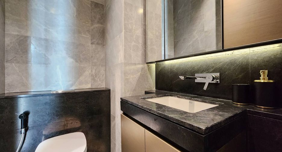 Wohnung zur Miete und zum Kauf mit 2 Zimmer in Pathum Wan, Bangkok
