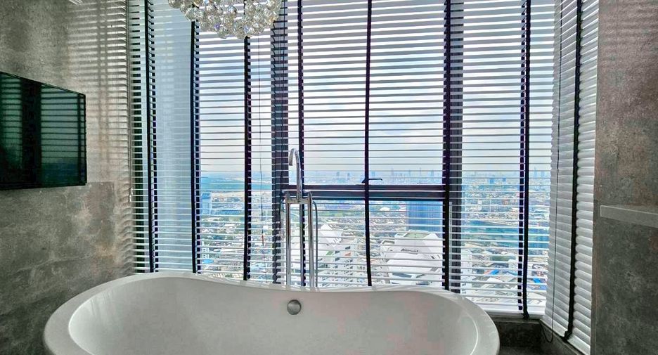 À louer et à vendre 3 chambres condo à Khlong Toei, Bangkok