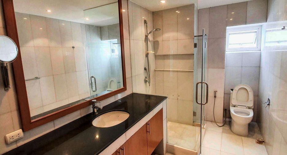 Wohnung zur Miete und zum Kauf mit 3 Zimmer in Khlong Toei, Bangkok