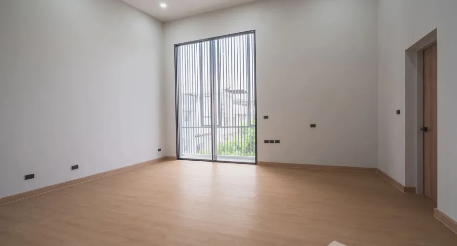 For sale 4 bedrooms house in Lat Krabang, Bangkok