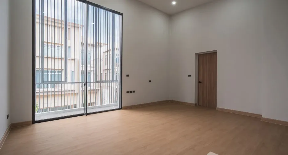 For sale 4 bedrooms house in Lat Krabang, Bangkok