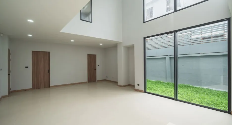 For sale 4 bedrooms house in Lat Krabang, Bangkok