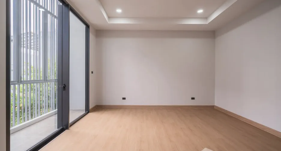 For sale 4 bedrooms house in Lat Krabang, Bangkok