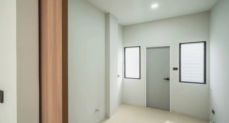 For sale 4 bedrooms house in Lat Krabang, Bangkok