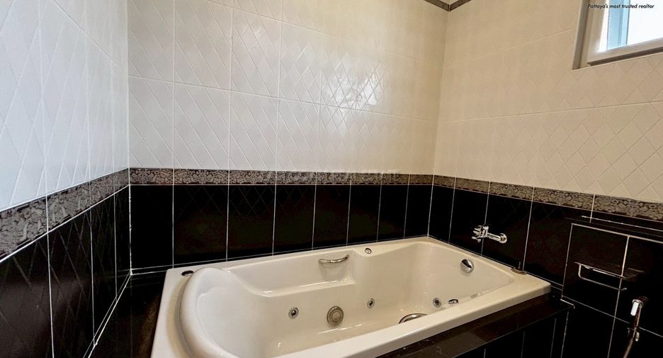 For rent 3 bedrooms house in East Pattaya, Pattaya