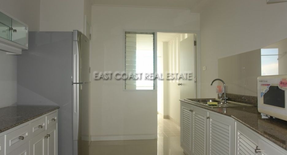 For rent 3 bedrooms condo in Pratumnak, Pattaya