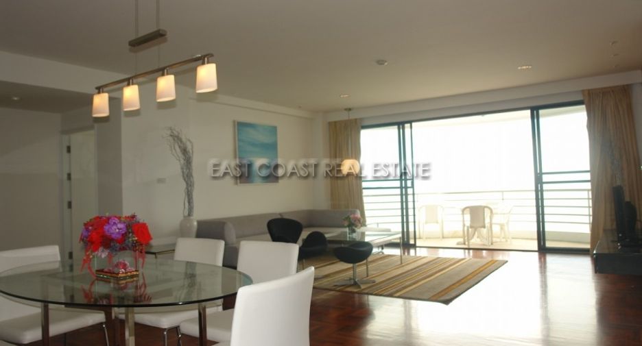 For rent 3 bedrooms condo in Pratumnak, Pattaya