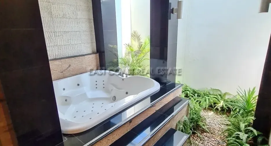 For rent 2 bedrooms house in Na Jomtien, Pattaya
