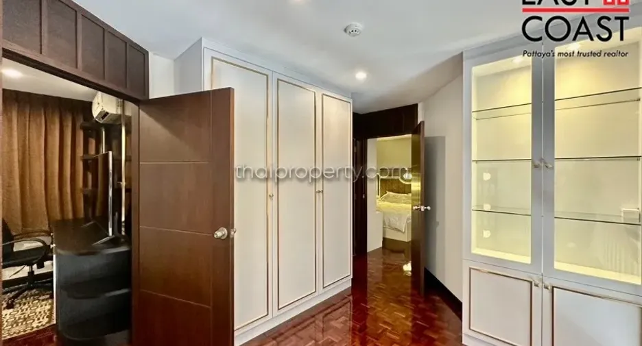 For rent 3 bedrooms condo in Jomtien, Pattaya