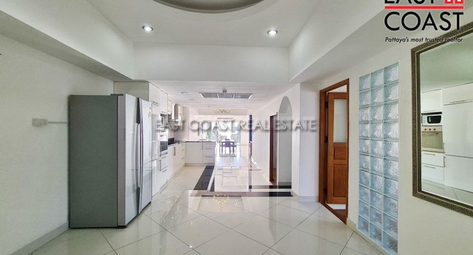 For rent 4 bedrooms condo in Jomtien, Pattaya