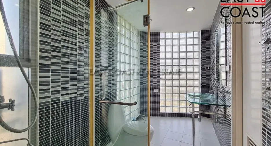 For rent 4 bedrooms condo in Jomtien, Pattaya