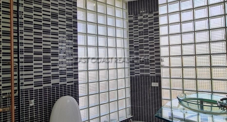 For rent 4 bedrooms condo in Jomtien, Pattaya