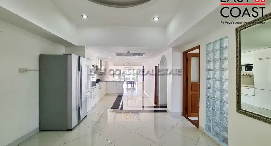 For rent 4 bedrooms condo in Jomtien, Pattaya