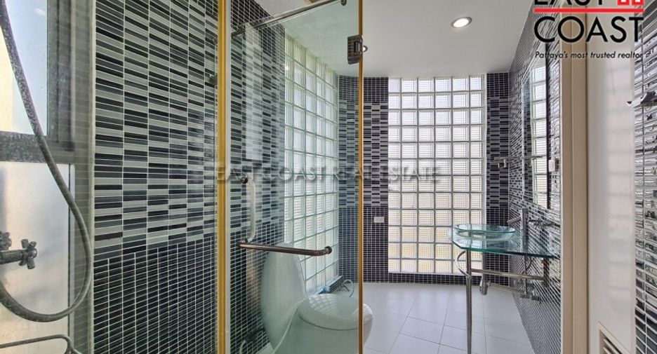 For rent 4 bedrooms condo in Jomtien, Pattaya