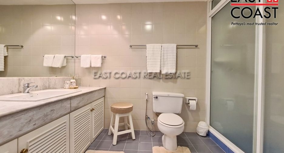 For rent 2 bedrooms condo in North Pattaya, Pattaya