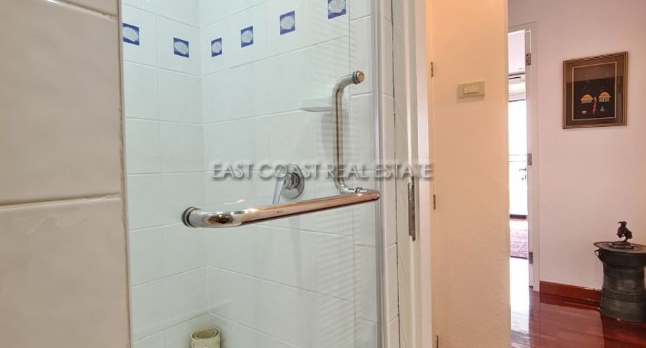 For rent 2 bedrooms condo in North Pattaya, Pattaya
