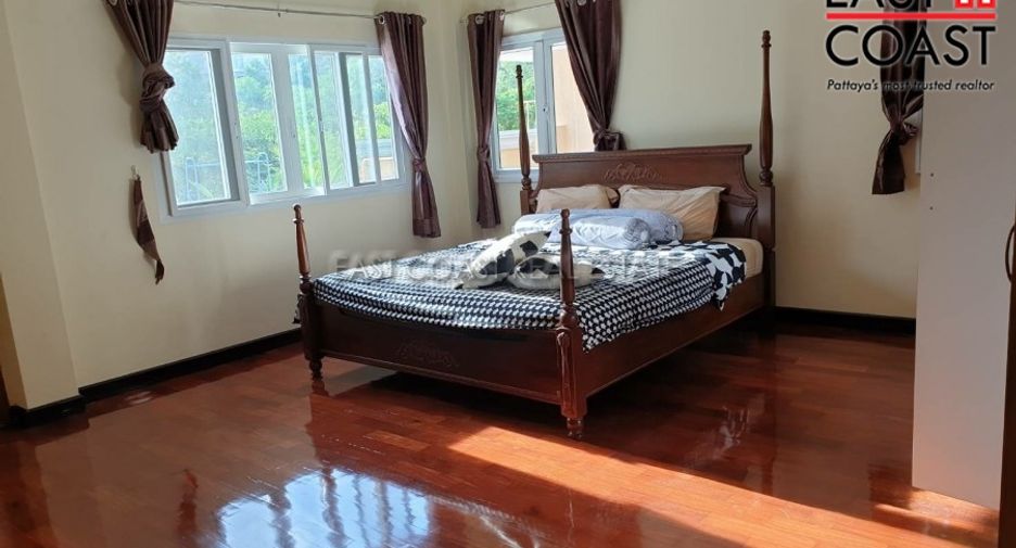 For rent 4 bedrooms house in East Pattaya, Pattaya