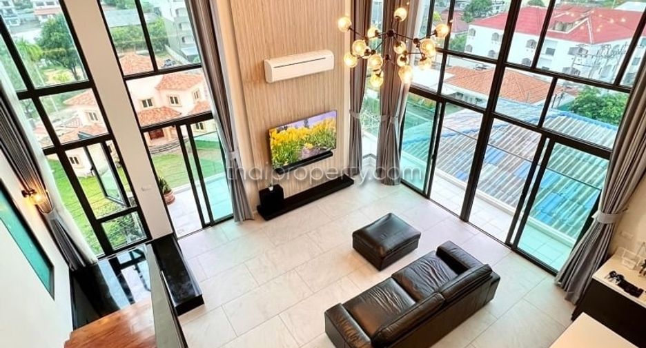 For rent 3 bedrooms condo in East Pattaya, Pattaya
