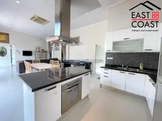 Casa en alquiler de 3 habitaciones en Bang Lamung, Chonburi