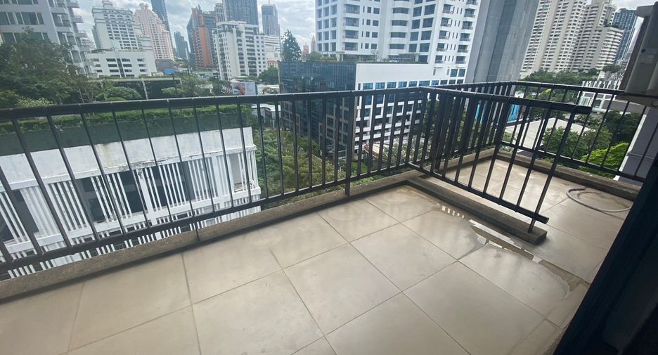 For rent 3 bedrooms condo in Watthana, Bangkok