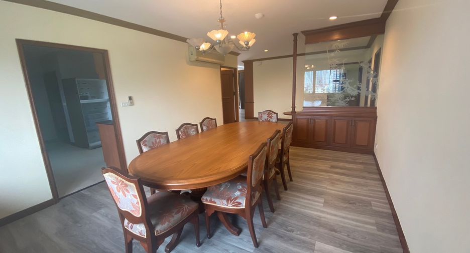 For rent 3 bedrooms condo in Watthana, Bangkok