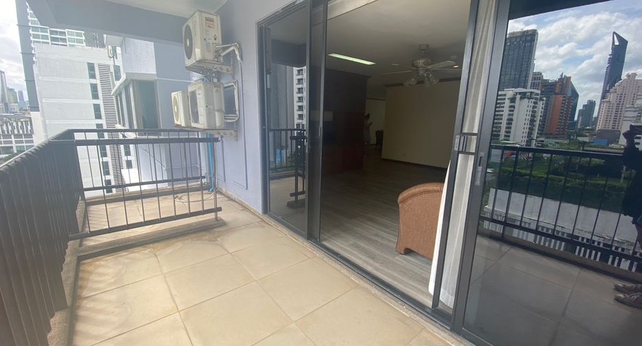 For rent 3 bedrooms condo in Watthana, Bangkok