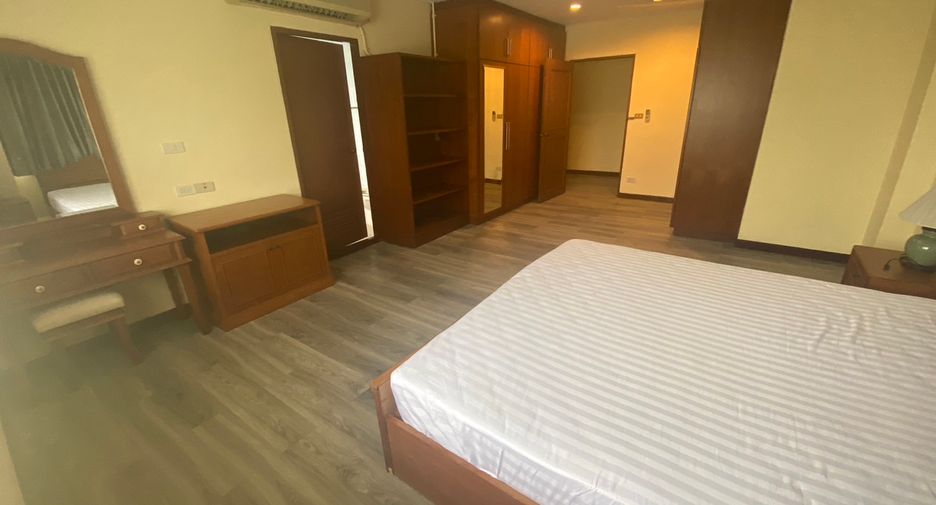 For rent 3 bedrooms condo in Watthana, Bangkok
