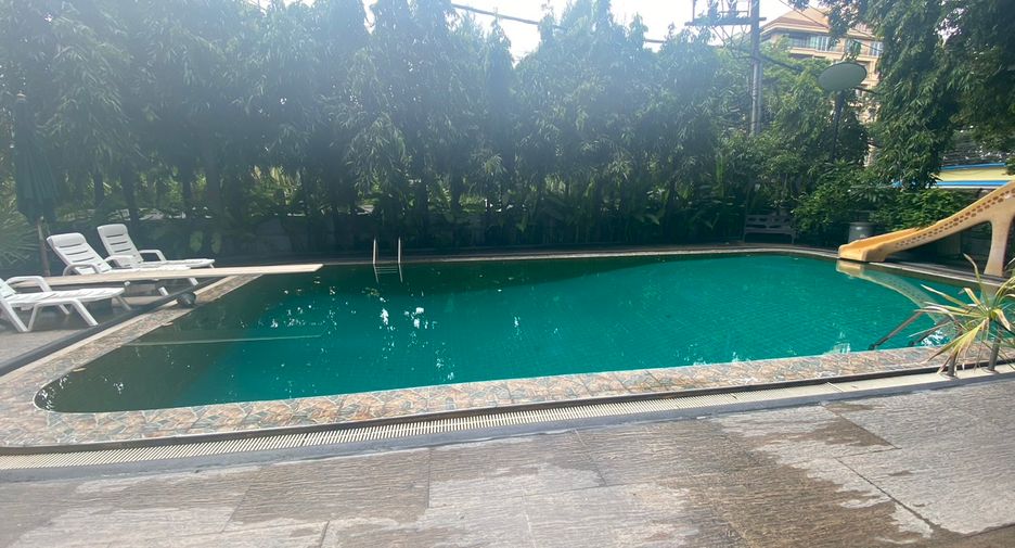 For rent 3 bedrooms condo in Watthana, Bangkok