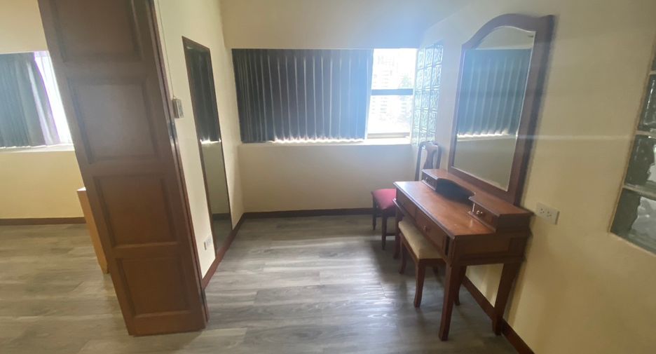 For rent 3 bedrooms condo in Watthana, Bangkok
