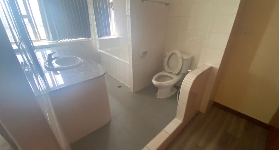 For rent 3 bedrooms condo in Watthana, Bangkok