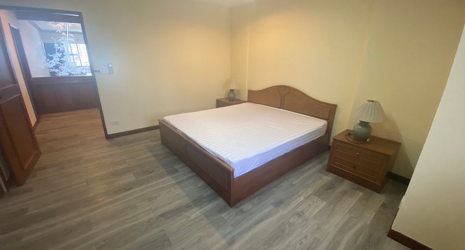 For rent 3 bedrooms condo in Watthana, Bangkok