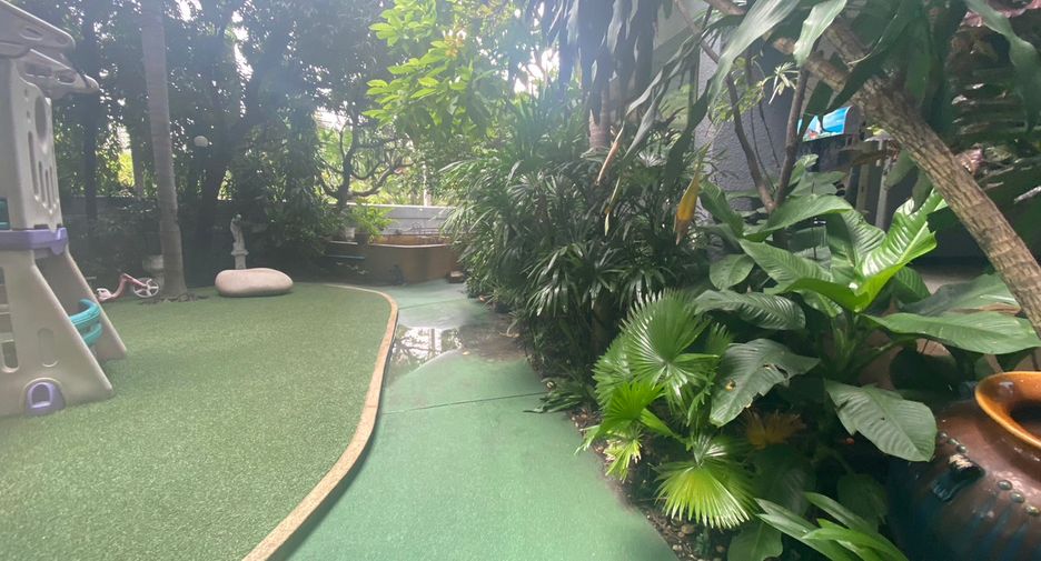 For rent 3 bedrooms condo in Watthana, Bangkok