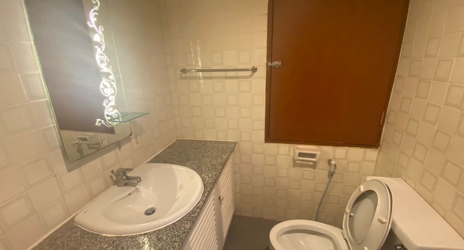 For rent 3 bedrooms condo in Watthana, Bangkok