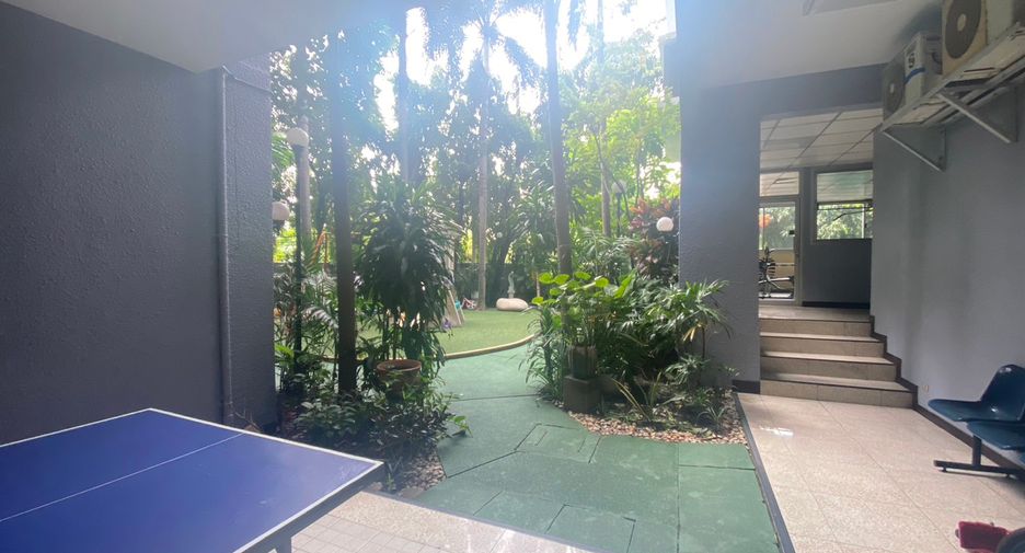 For rent 3 bedrooms condo in Watthana, Bangkok